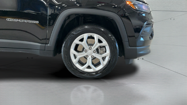 Used 2024 Jeep Compass Latitude AWD/4WD image 19