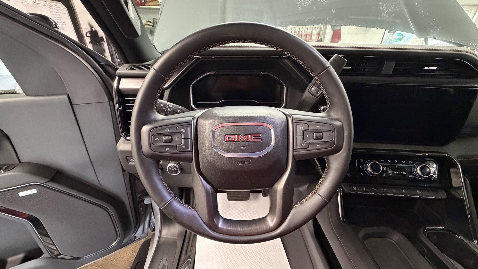 Used 2025 GMC Sierra 2500 AT4 w/ AT4 Premium Plus Package image 12