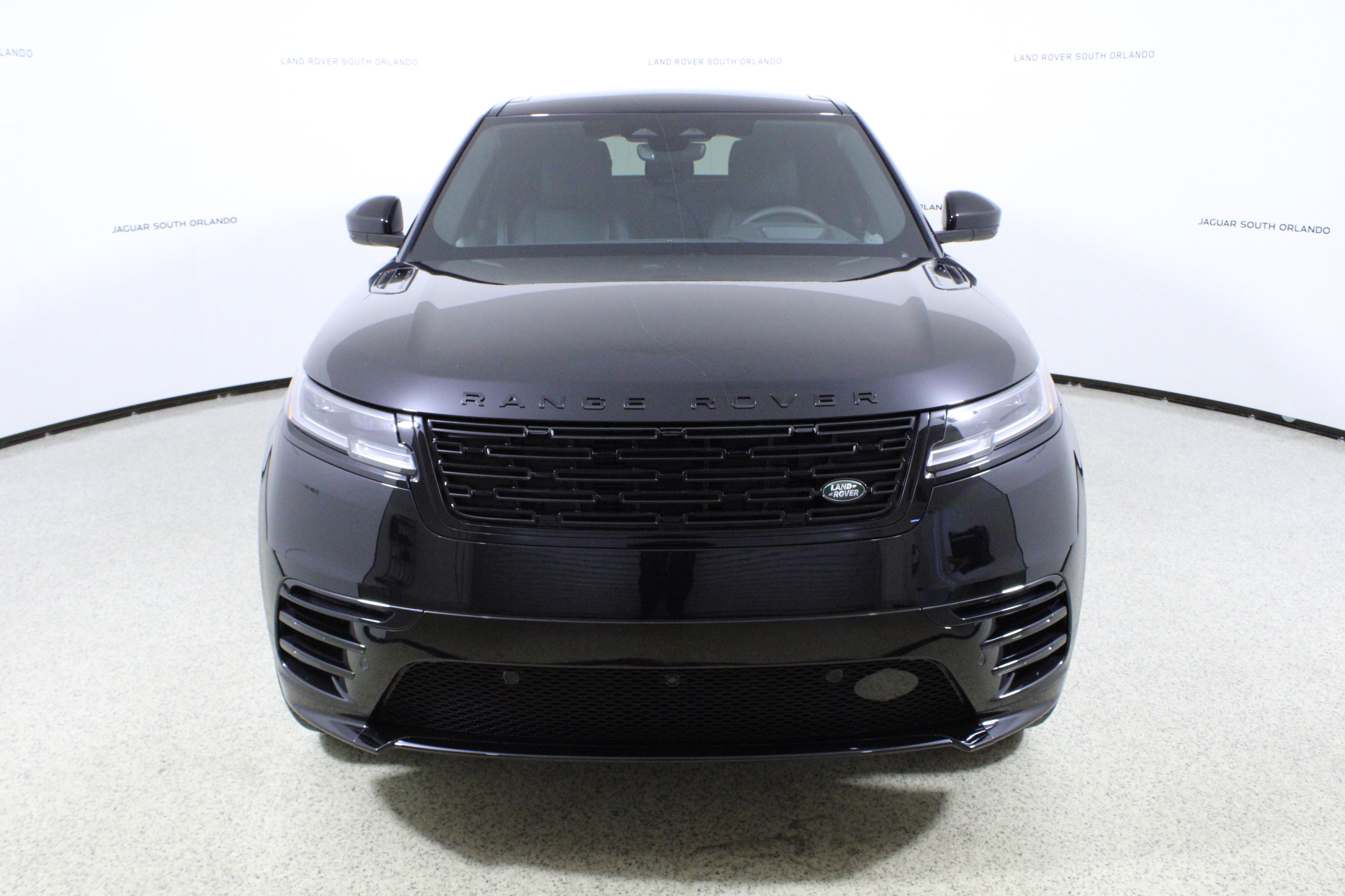 New 2026 Land Rover Range Rover Velar Dynamic SE image 2