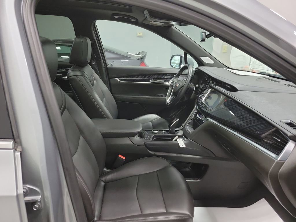 Used 2025 Cadillac XT6 Premium Luxury image 24