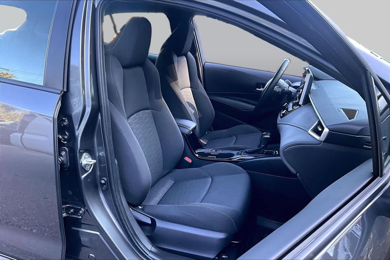 Used 2025 Toyota Corolla SE w/ SE Package FWD image 8