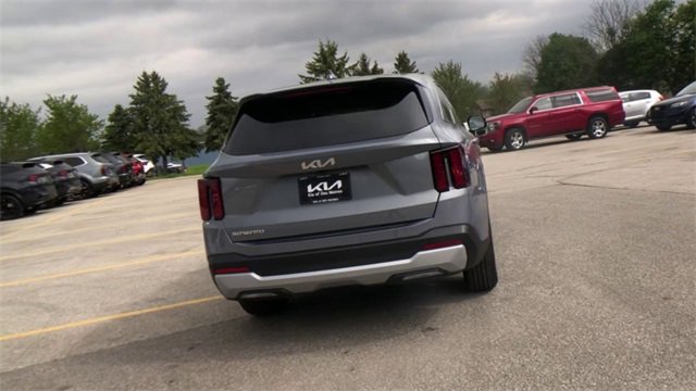 New 2025 Kia Sorento LX image 2