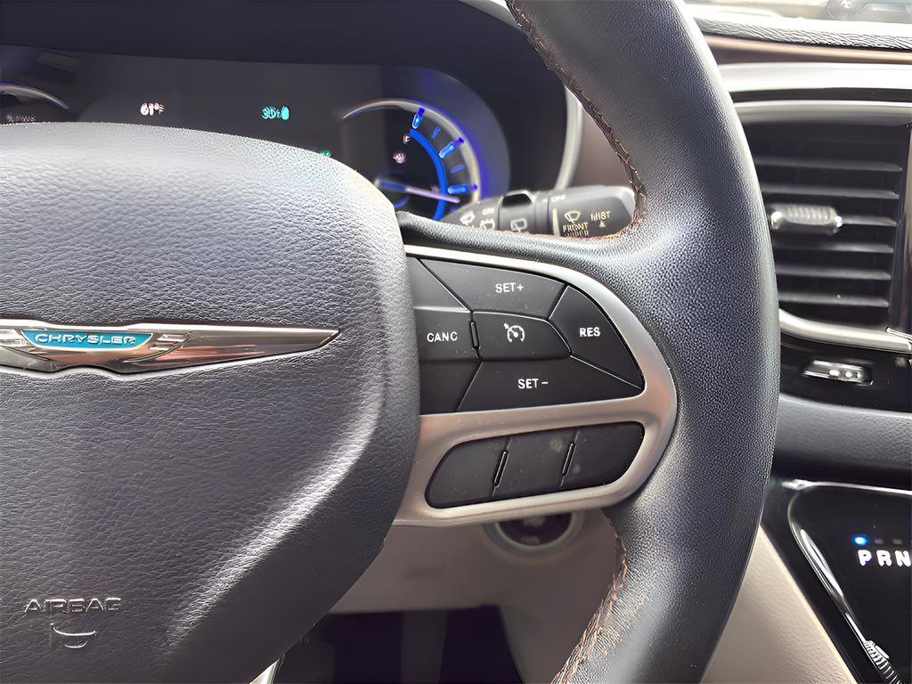 Used 2018 Chrysler Pacifica Touring-L image 26