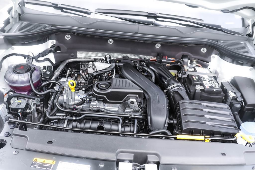 Used 2025 Volkswagen Taos SE image 36