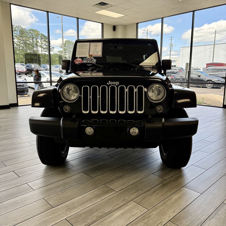 Used 2016 Jeep Wrangler Unlimited Sahara w/ Connectivity Group AWD/4WD image 2