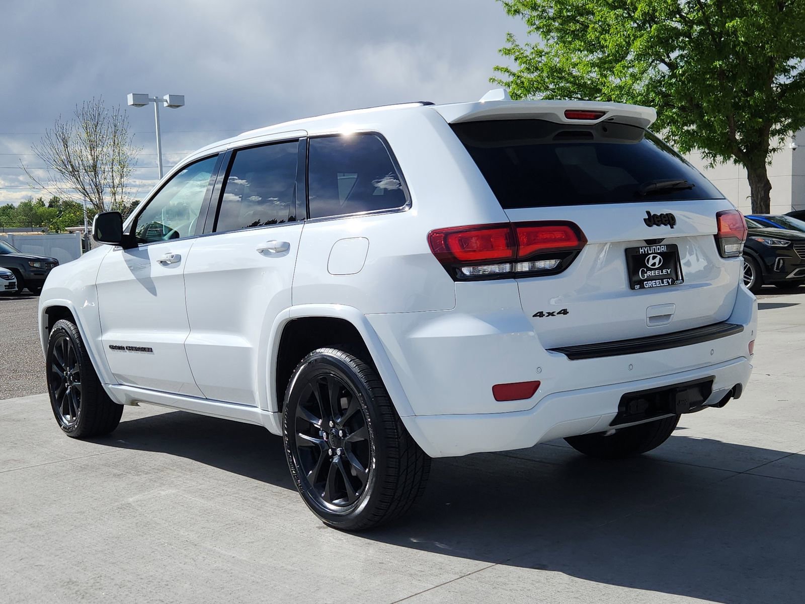 Used 2021 Jeep Grand Cherokee Laredo X AWD/4WD image 3