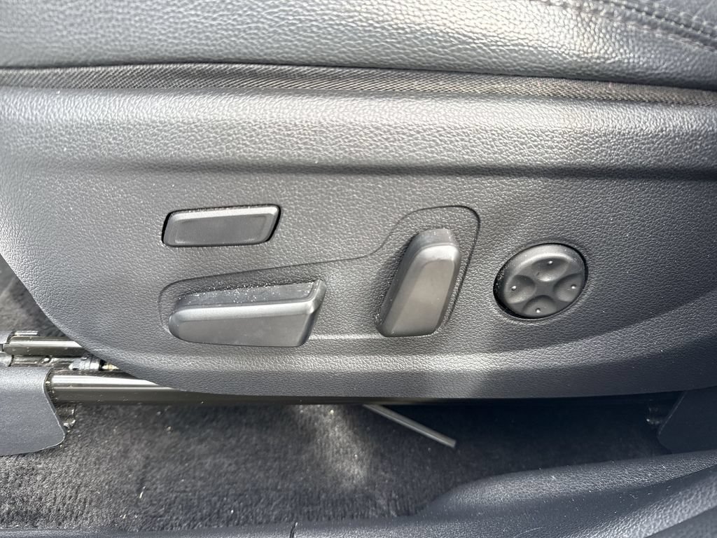 Used 2020 Hyundai Santa Fe Limited AWD/4WD image 10