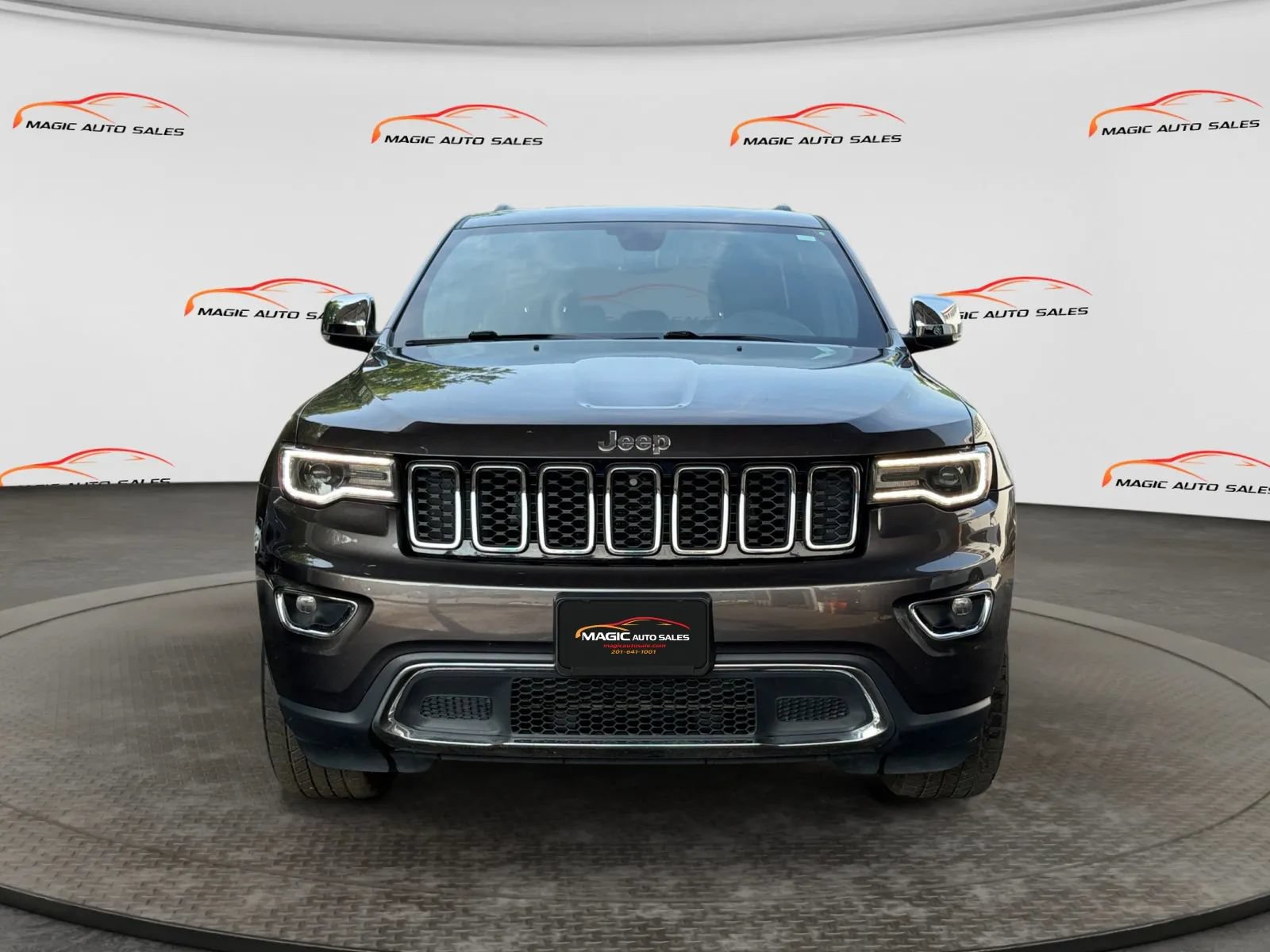 Used 2021 Jeep Grand Cherokee Limited w/ Luxury Group II AWD/4WD image 3