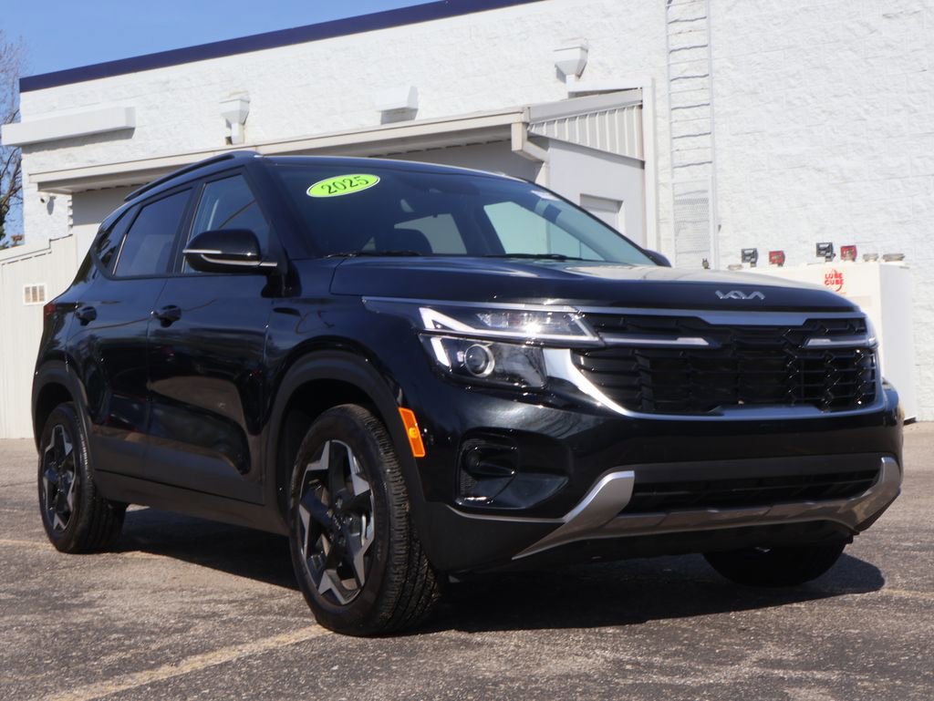 Used 2025 Kia Seltos S image 1