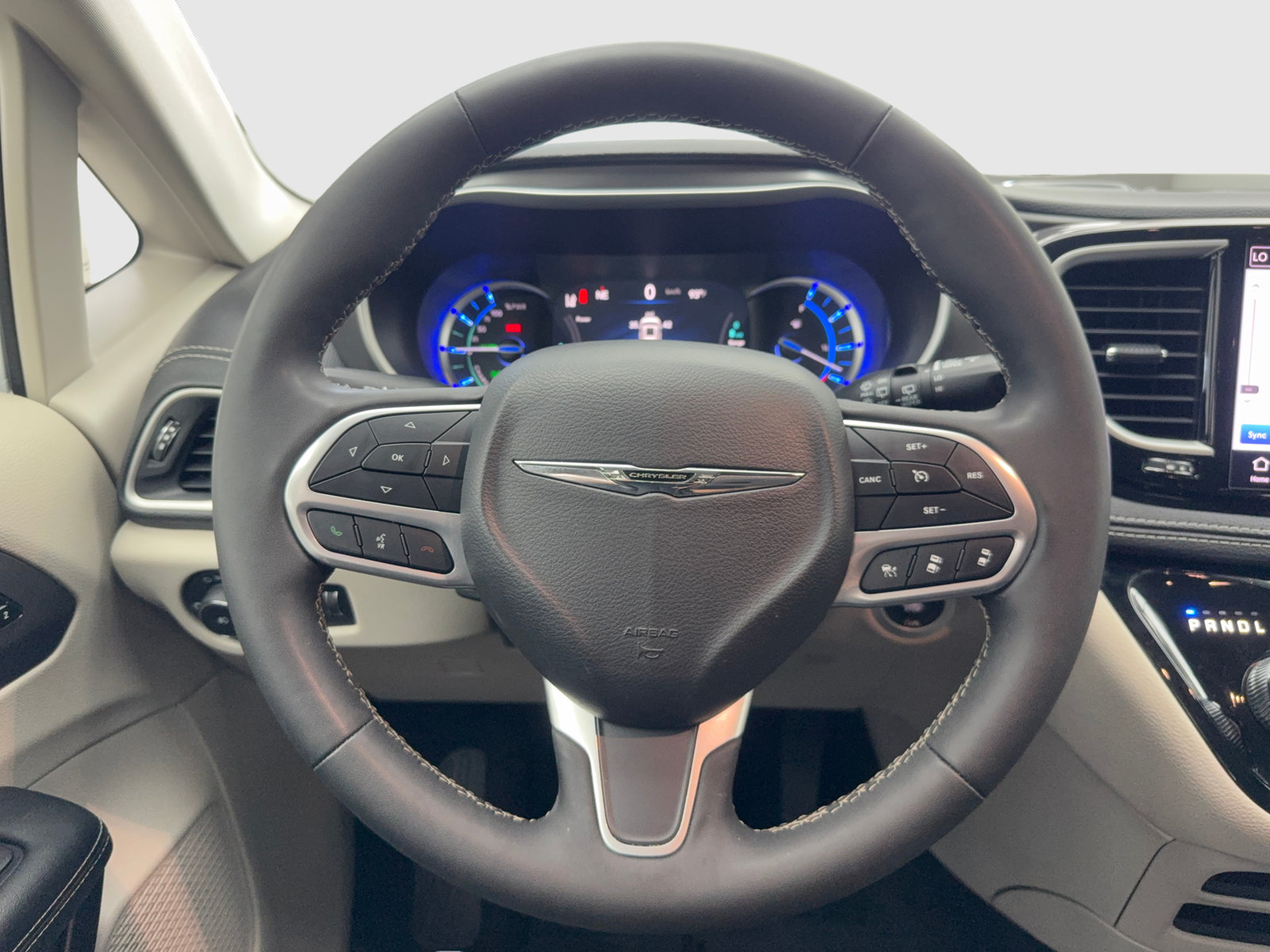 Used 2024 Chrysler Pacifica Limited FWD image 19