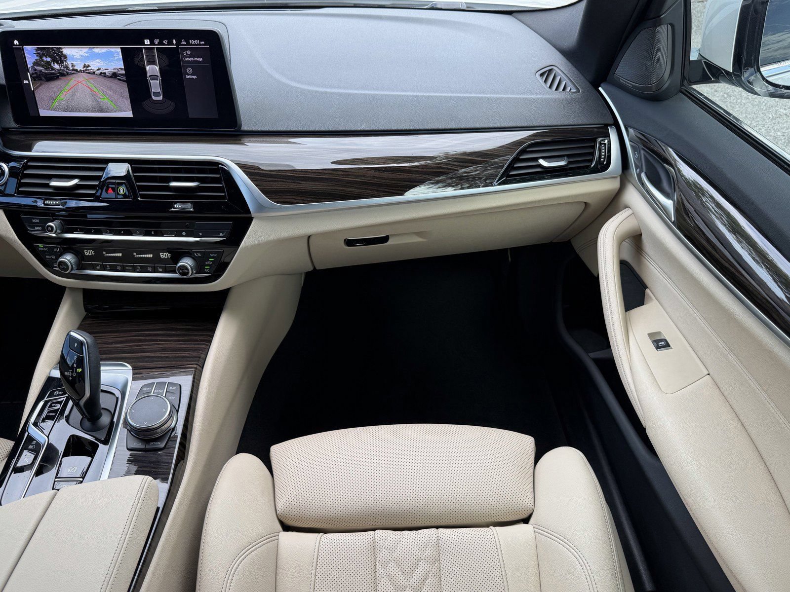 Certified 2023 BMW 530e w/ Premium Package RWD image 16