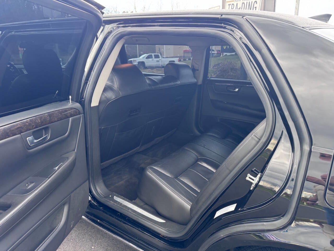 Used 2011 Cadillac DTS Limousine image 10