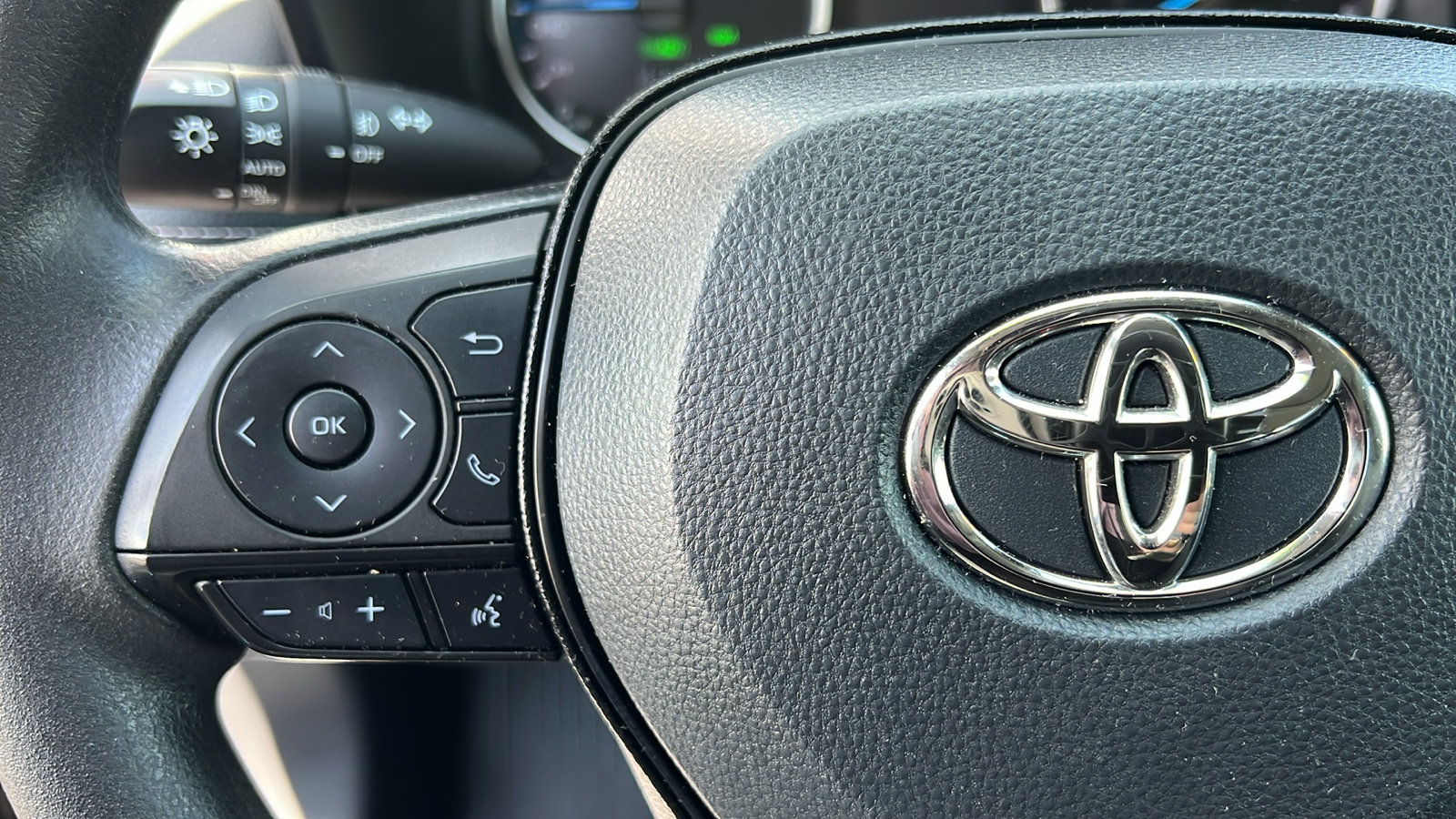 Used 2021 Toyota RAV4 XLE w/ Convenience Package AWD/4WD image 25