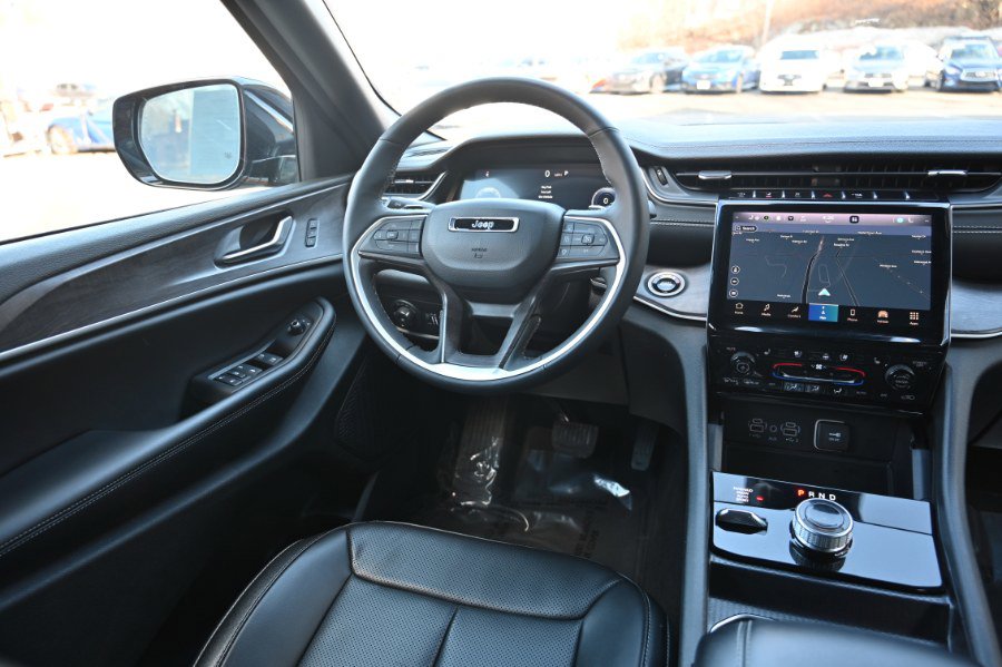 Used 2024 Jeep Grand Cherokee L Limited w/ Luxury Tech Group II AWD/4WD image 13