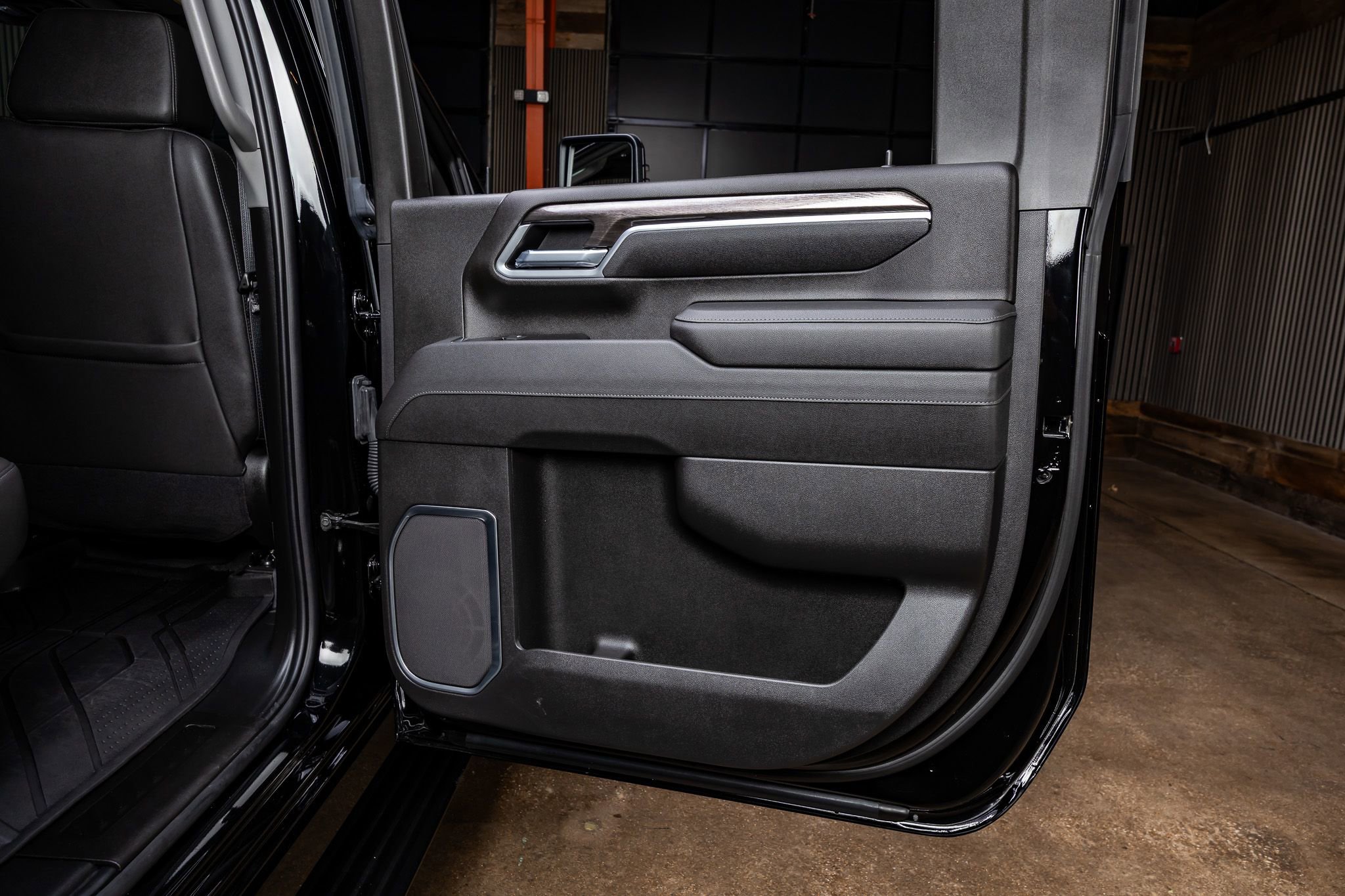 Used 2025 Chevrolet Silverado 2500 LTZ w/ LTZ Plus Package image 38