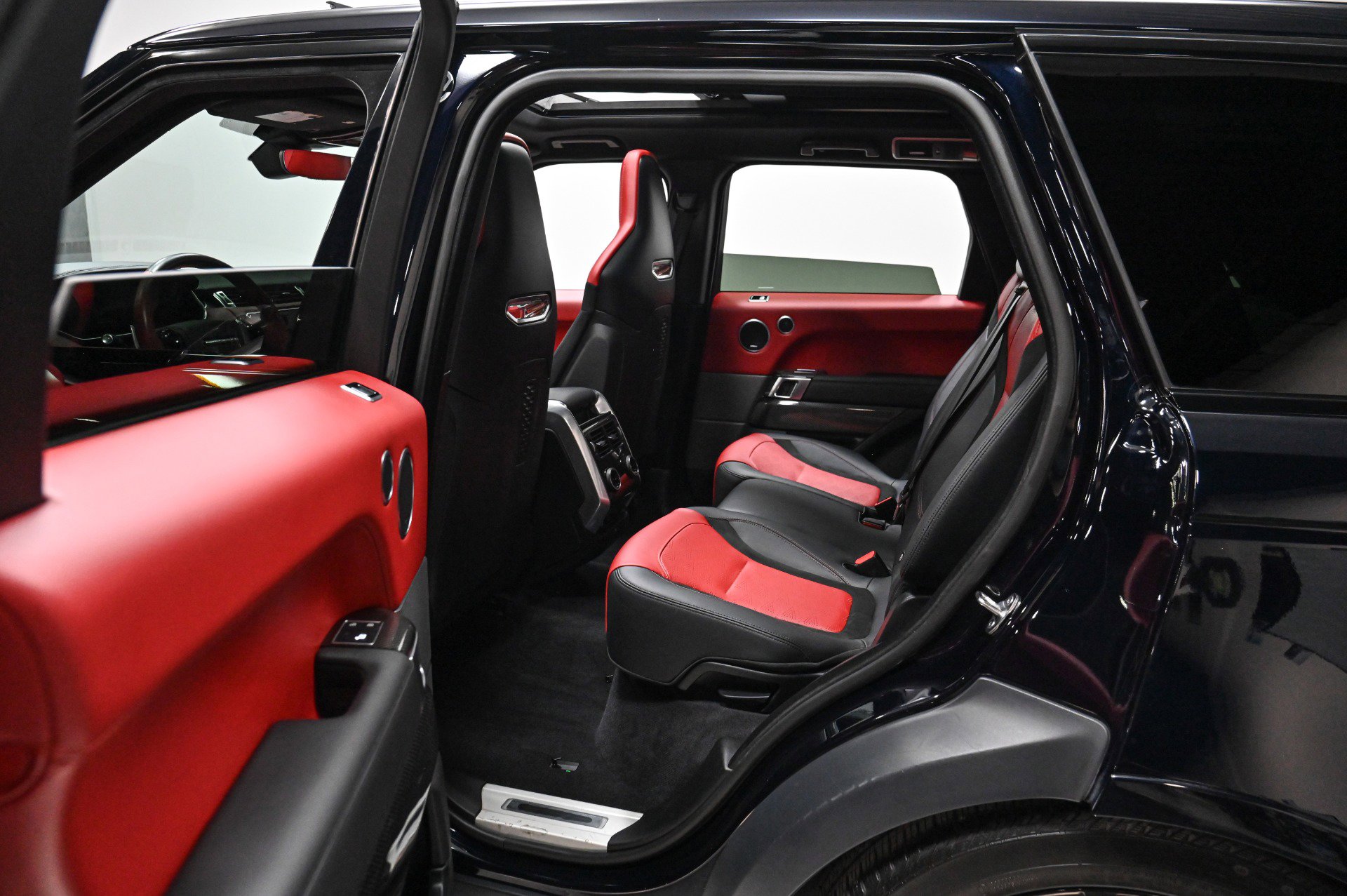 Used 2022 Land Rover Range Rover Sport SVR Carbon Edition image 37