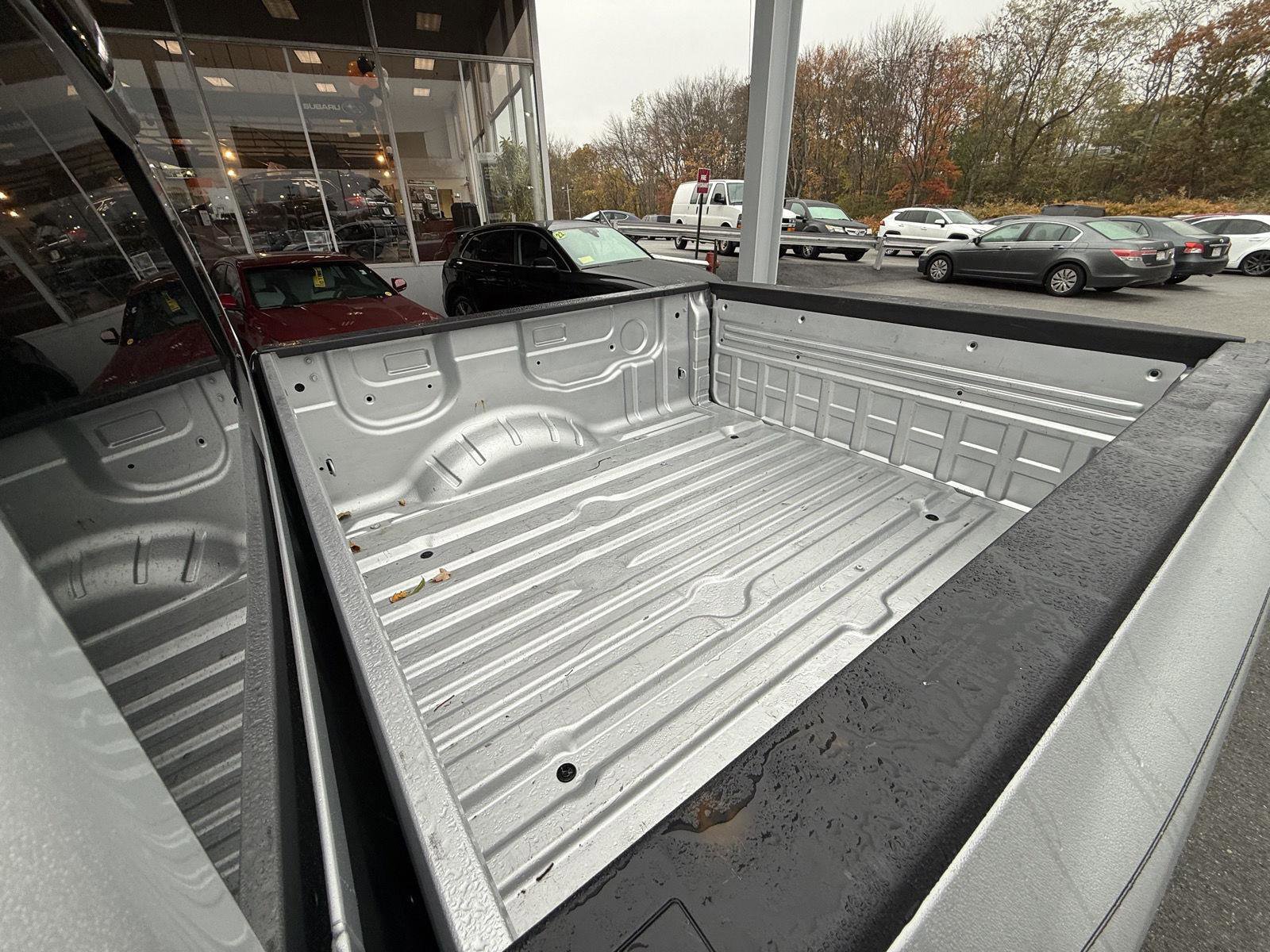 Used 2019 Nissan Titan SV image 27