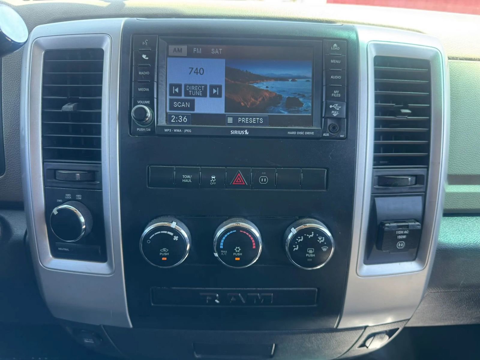 Used 2011 RAM 1500 Classic SLT w/ Protection Group AWD/4WD image 32