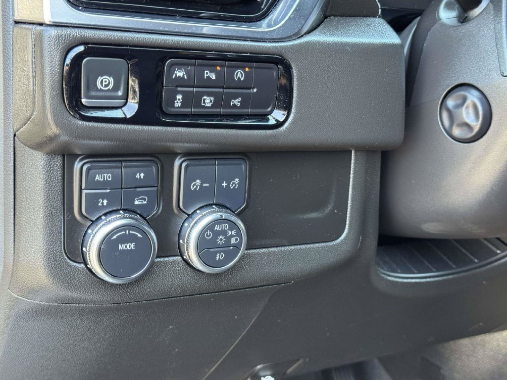 Used 2025 GMC Yukon Denali AWD/4WD image 10