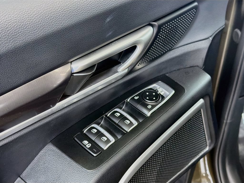 Used 2024 Kia Telluride S AWD/4WD image 19