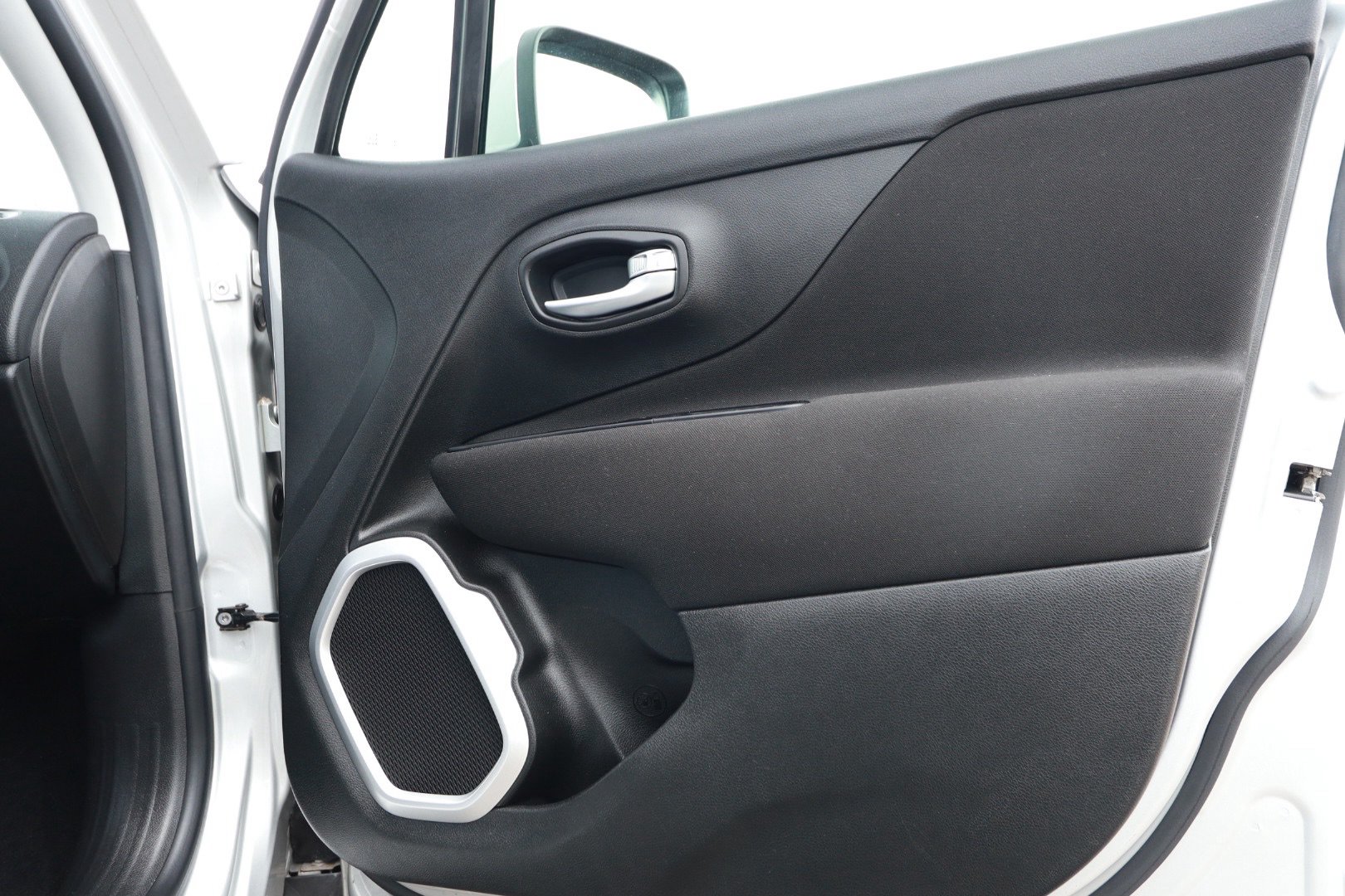 Used 2021 Jeep Renegade Latitude FWD image 29