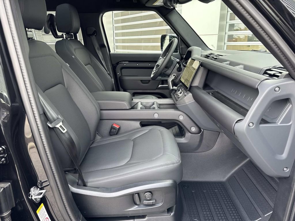 New 2026 Land Rover Defender 110 S AWD/4WD image 9