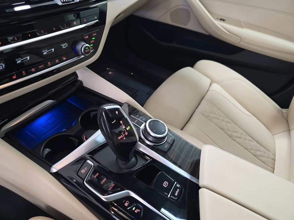 Certified 2022 BMW 530e w/ Convenience Package image 23