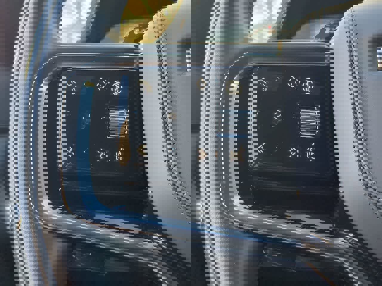 Used 2025 Land Rover Range Rover Sport SE image 26