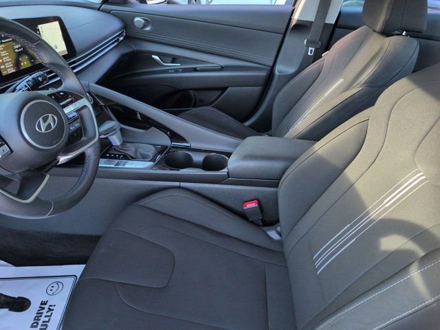 Used 2025 Hyundai Elantra SEL FWD image 24