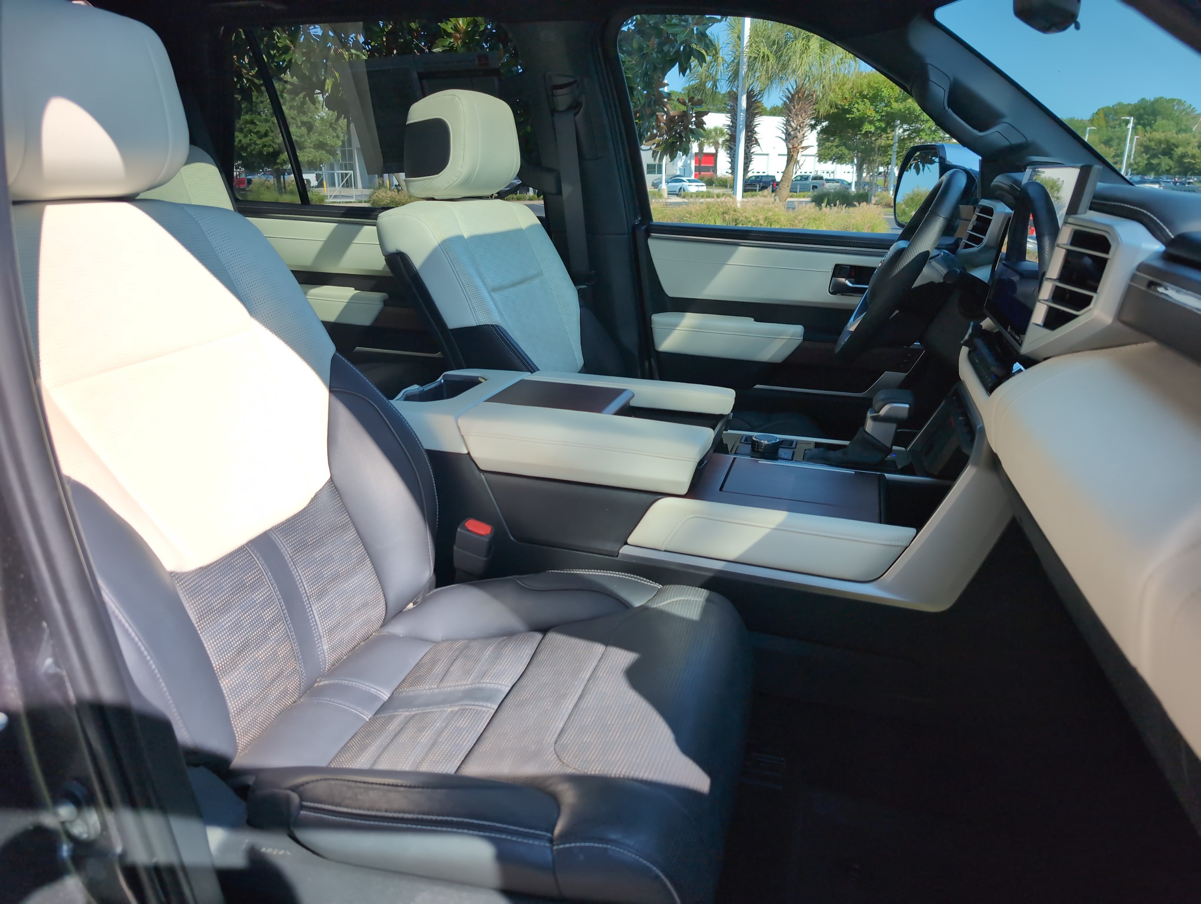 Used 2023 Toyota Sequoia Capstone AWD/4WD image 34