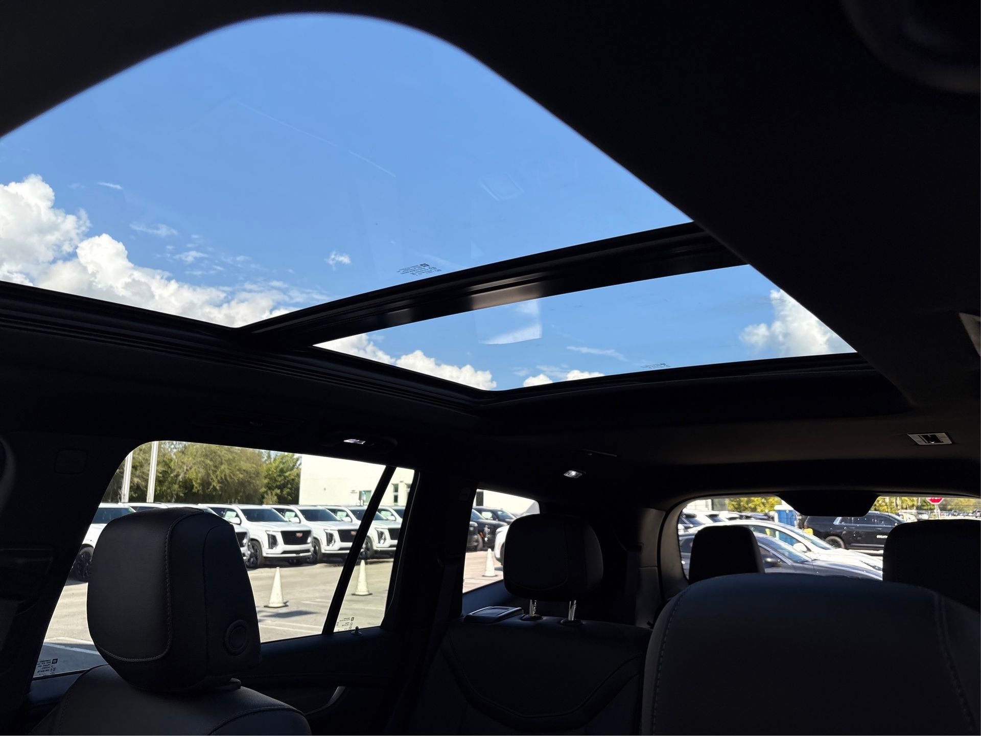 New 2025 Cadillac XT6 Luxury image 32