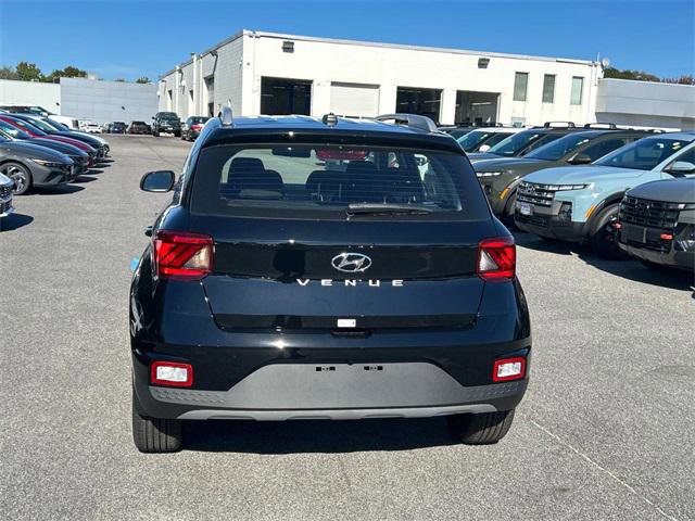 New 2025 Hyundai Venue SEL image 3