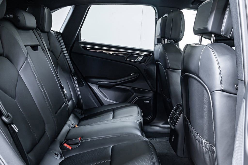 Certified 2025 Porsche Macan image 18