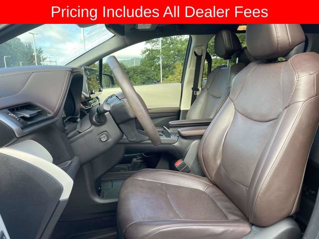 Used 2023 Toyota Sienna Platinum AWD/4WD image 23