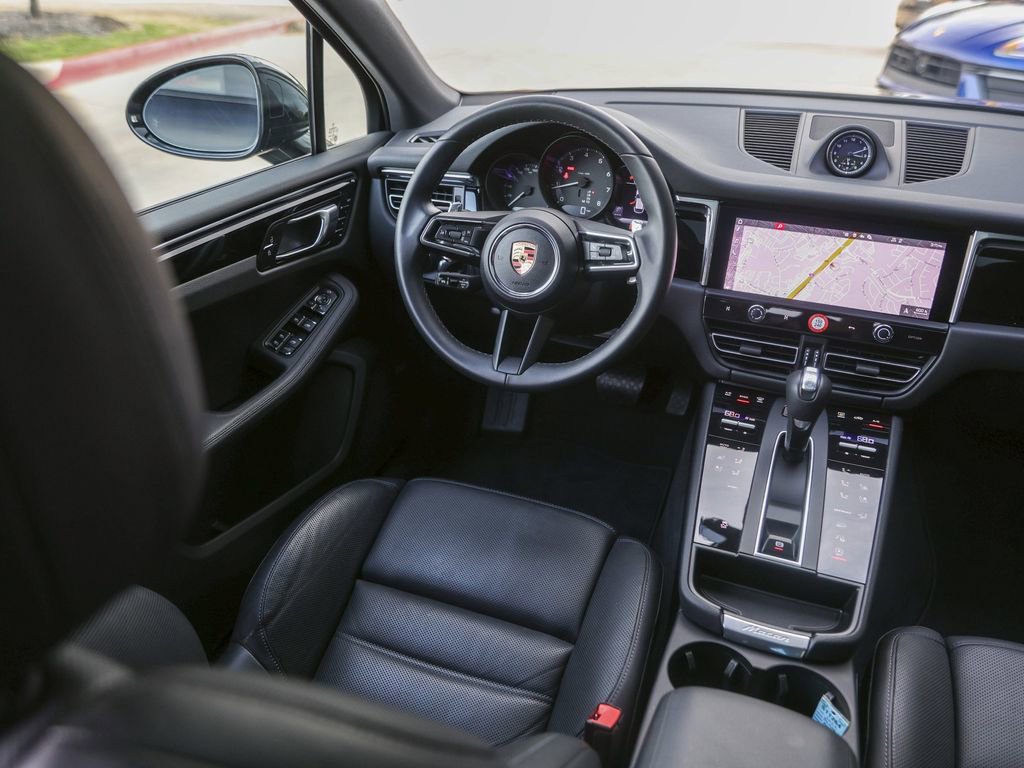 Certified 2025 Porsche Macan image 35