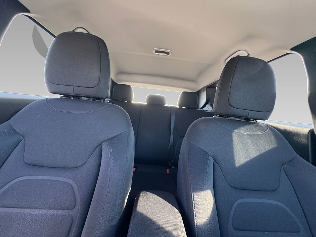 Used 2018 Jeep Renegade Latitude image 2