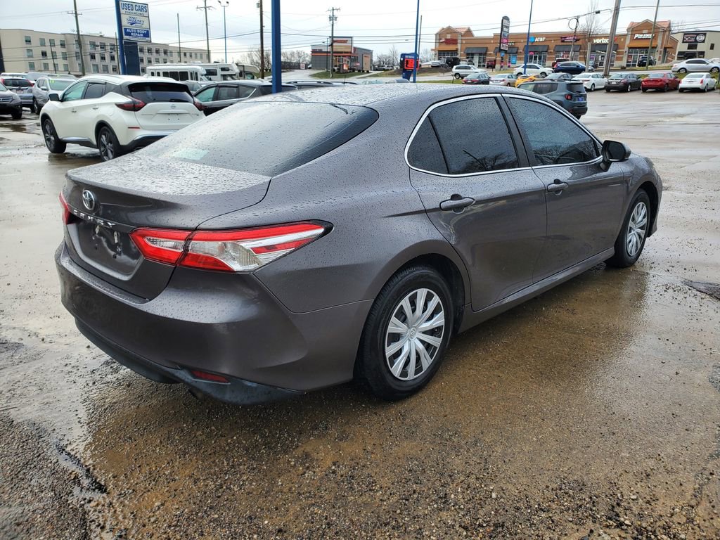 Used 2018 Toyota Camry L image 4
