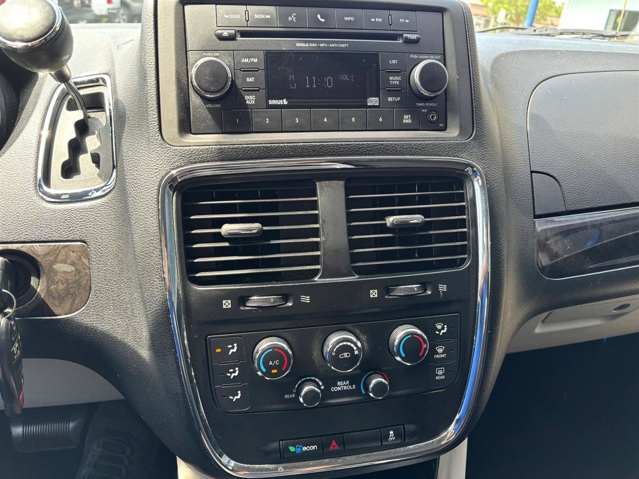 Used 2012 Dodge Grand Caravan SXT w/ UConnect Hands-Free Group FWD image 16