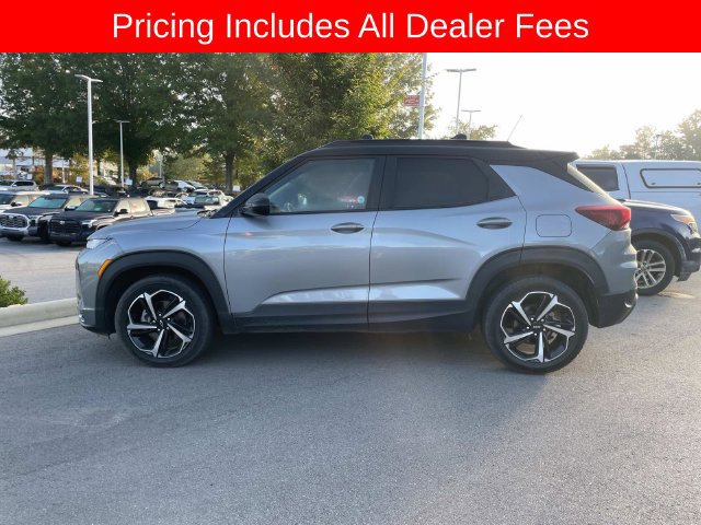 Used 2023 Chevrolet TrailBlazer RS w/ Sun and Liftgate Package AWD/4WD image 3