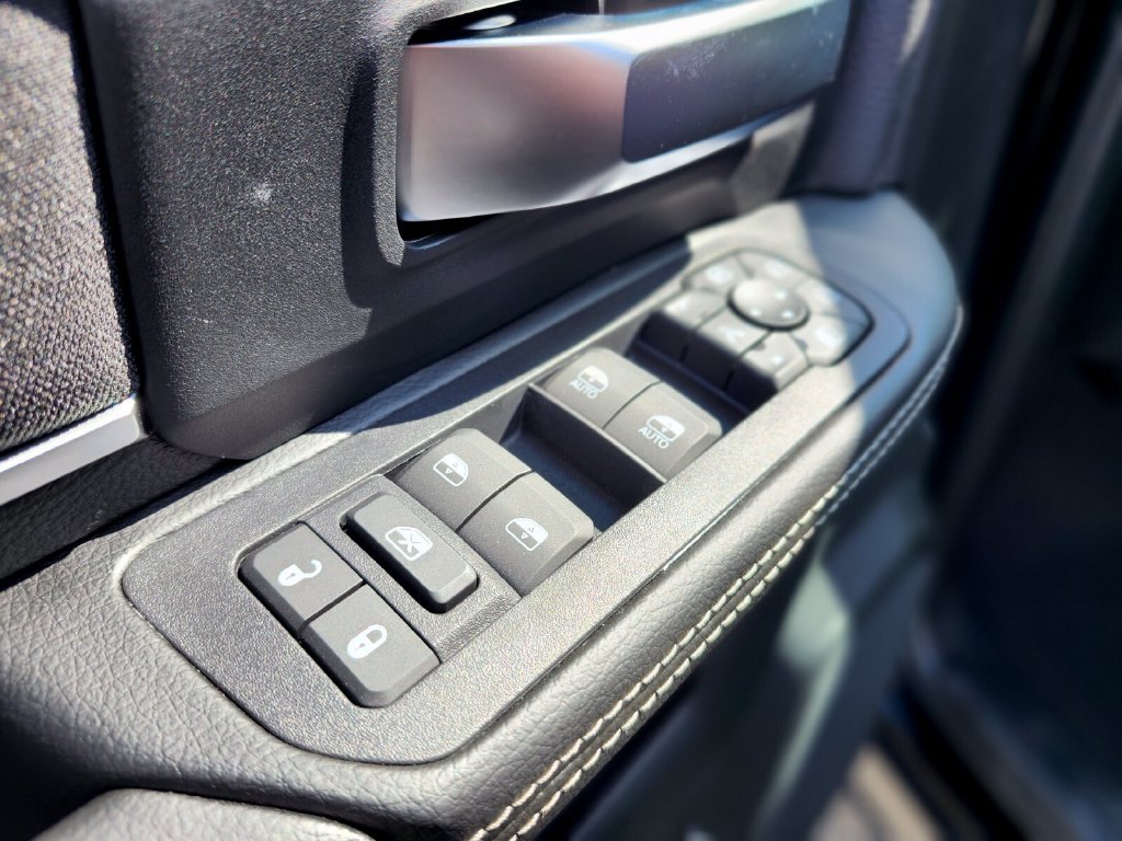 New 2026 RAM 2500 Big Horn AWD/4WD image 17