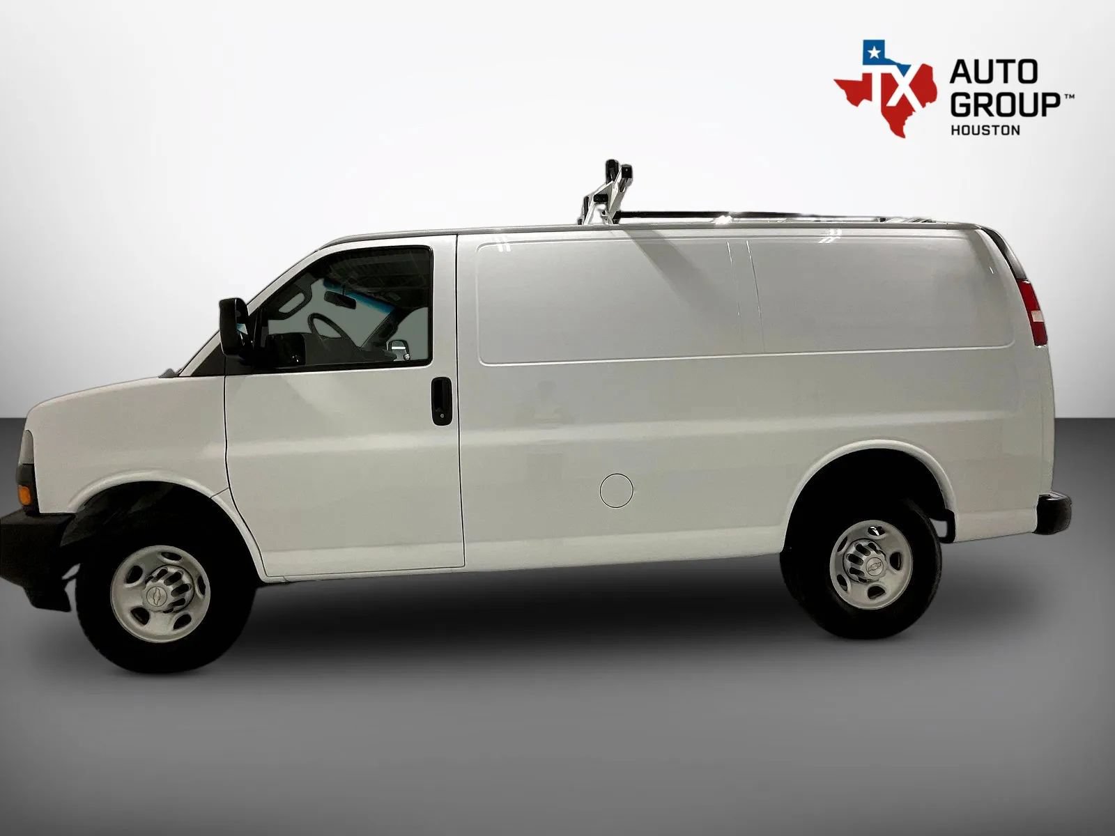 Used 2021 Chevrolet Express 2500 w/ Driver Convenience Package RWD image 8