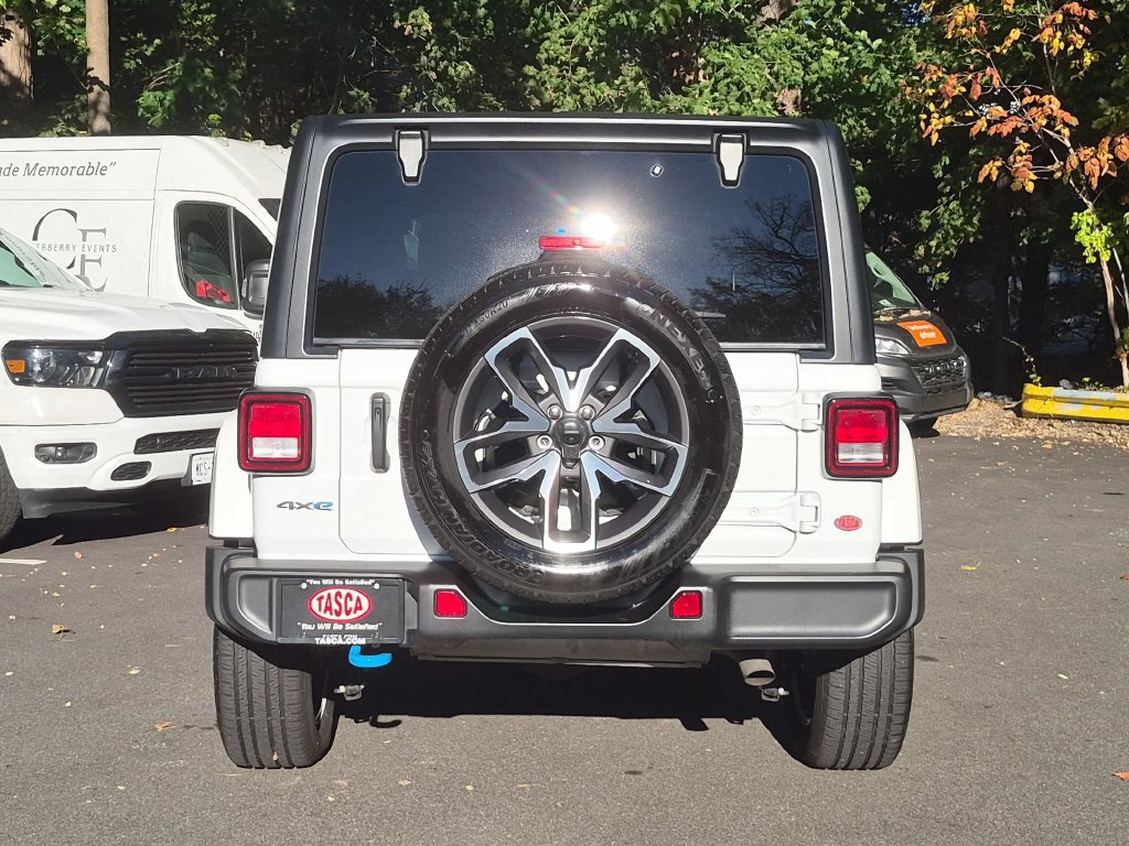 Used 2024 Jeep Wrangler Unlimited w/ Convenience Group AWD/4WD image 8