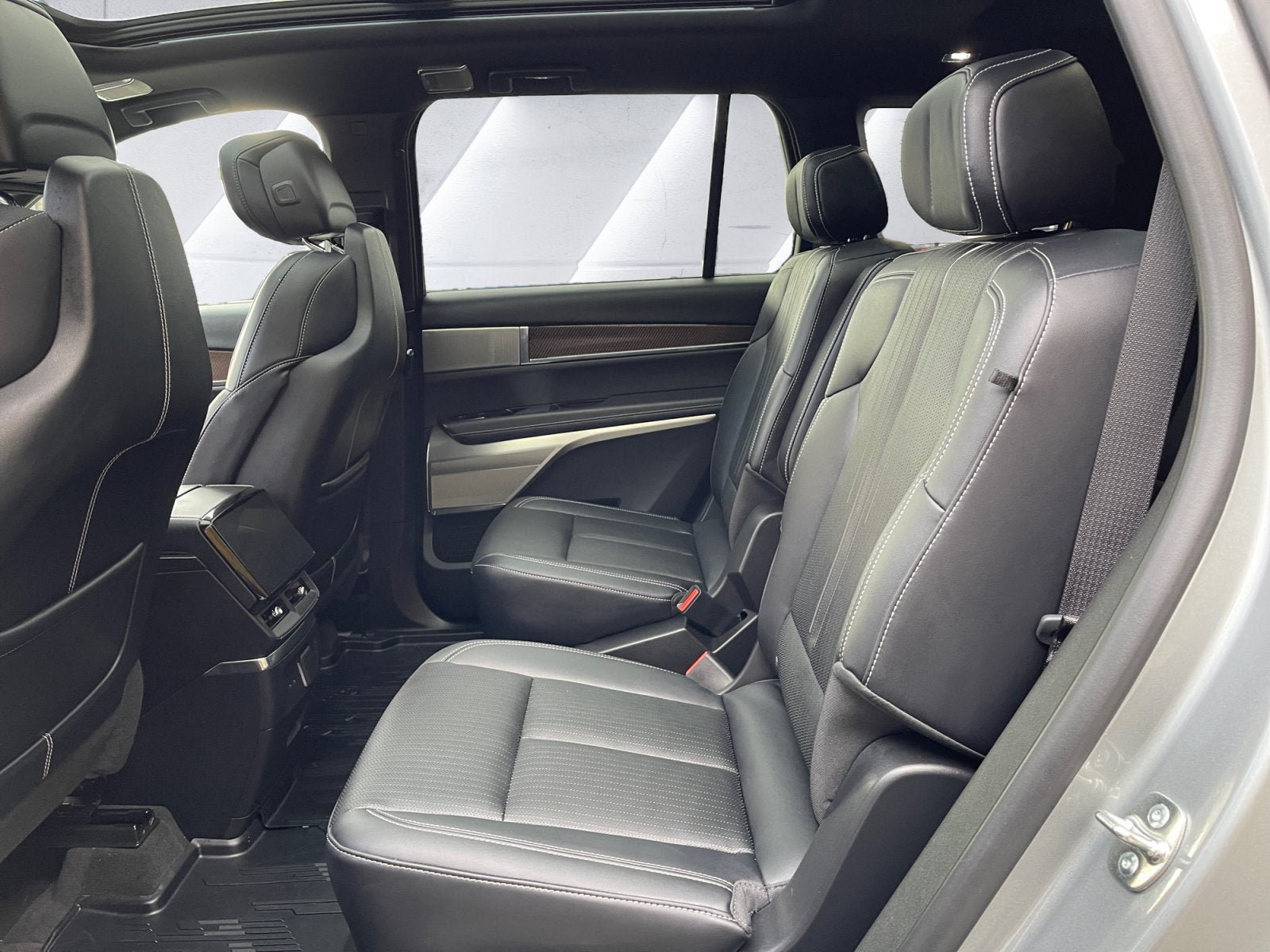 Used 2026 Cadillac Vistiq Luxury w/ LPO, Floor Liner Package AWD/4WD image 14