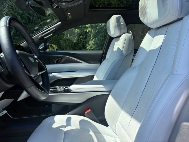 Certified 2024 Cadillac Lyriq Luxury AWD/4WD image 30