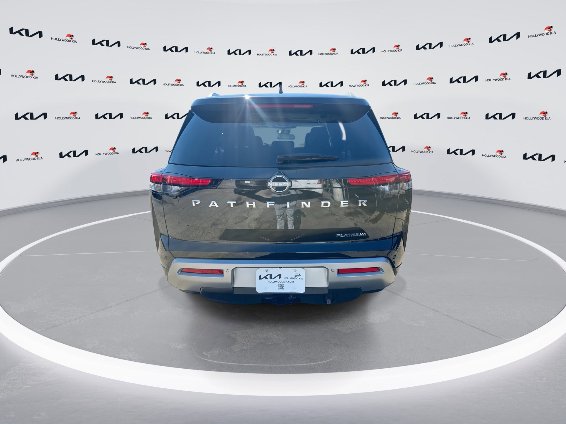 Used 2024 Nissan Pathfinder Platinum w/ Cargo Package image 7