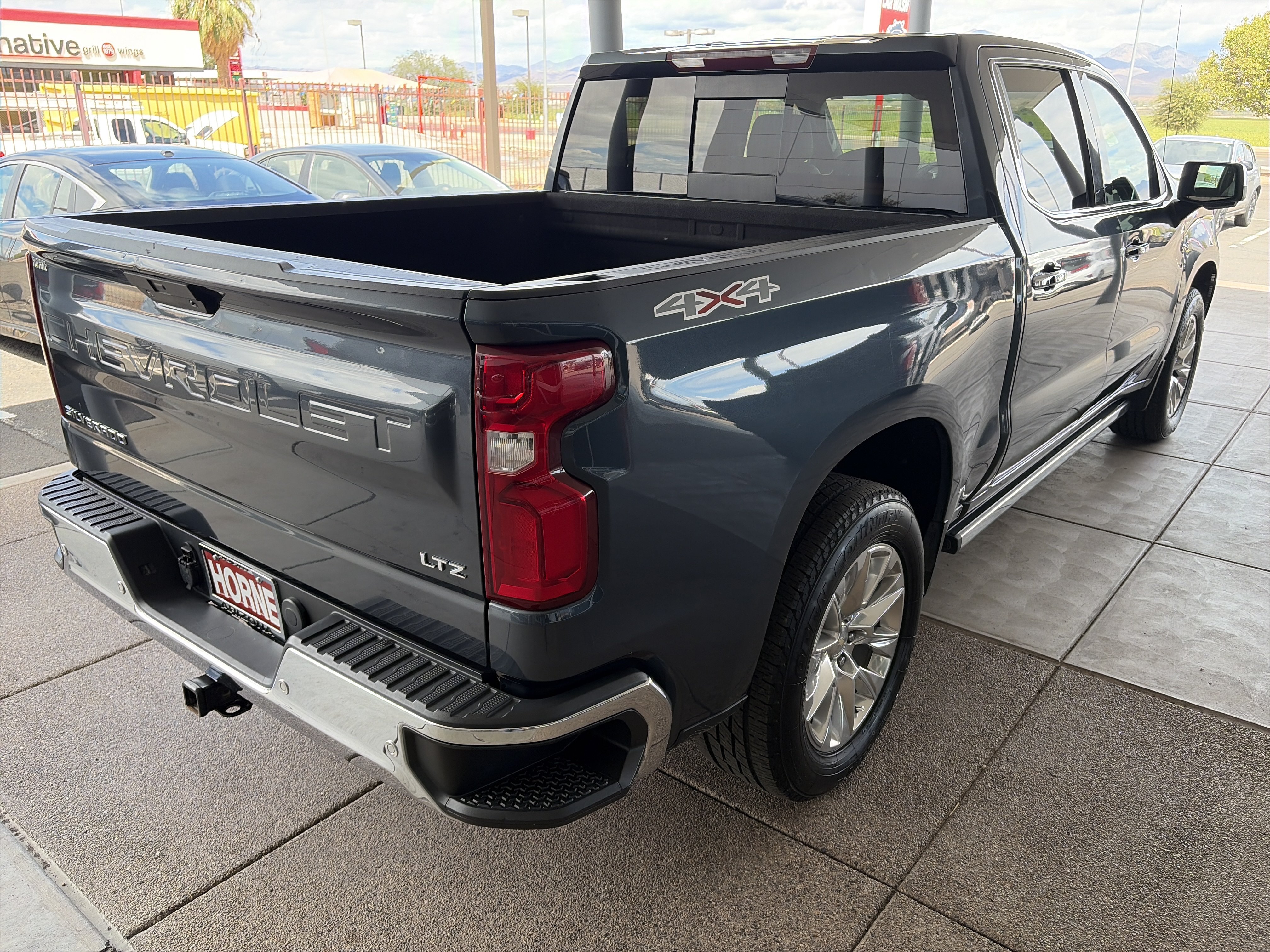 Used 2022 Chevrolet Silverado 1500 LTZ AWD/4WD image 4