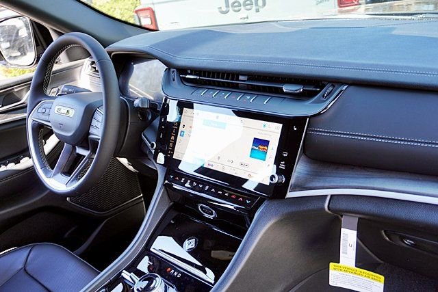 New 2026 Jeep Grand Cherokee Limited w/ Luxury Tech Group II image 12