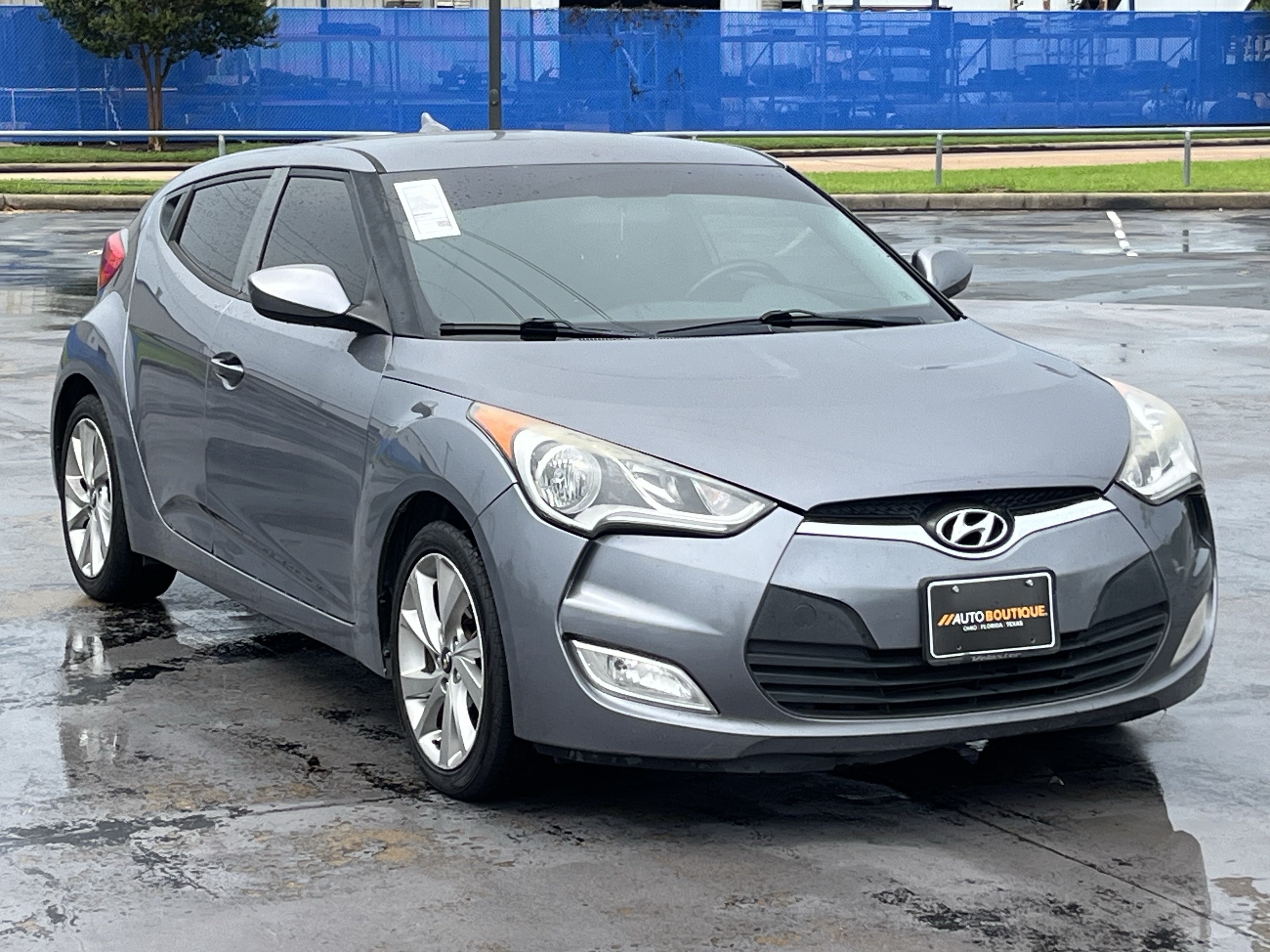 Used 2017 Hyundai Veloster FWD image 3