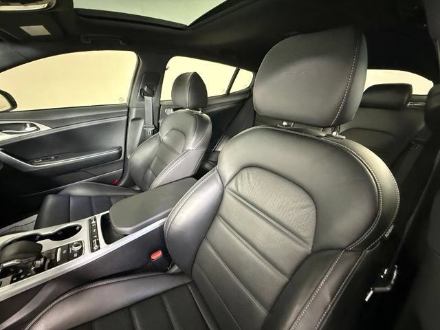 Used 2018 Kia Stinger GT2 AWD/4WD image 5