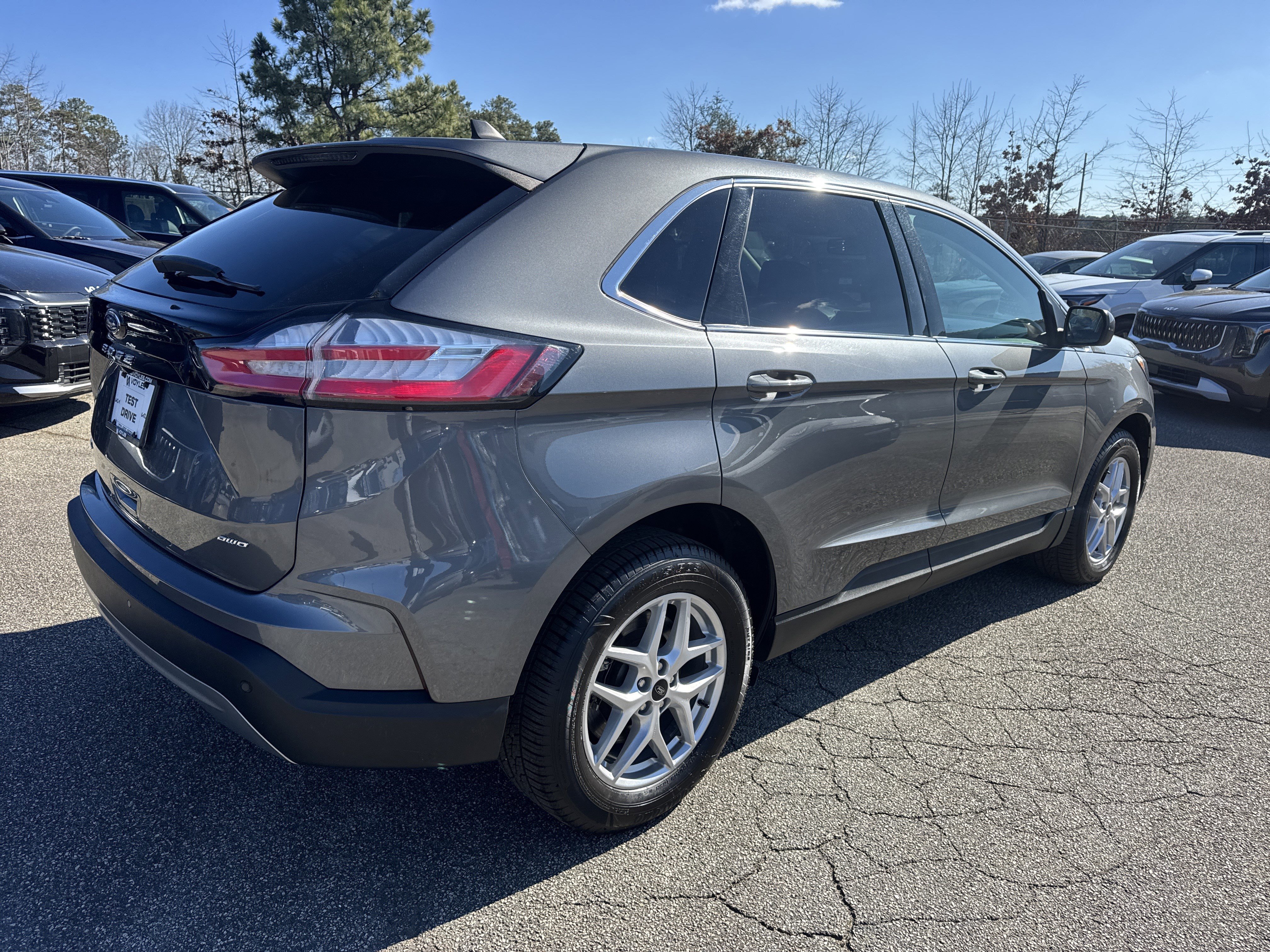 Used 2023 Ford Edge SEL image 7